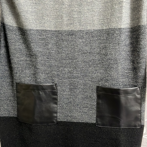 ⭐️ Reitman's Gray & Black Colourblock Sweater Dress- size Medium - Picture 4 of 7